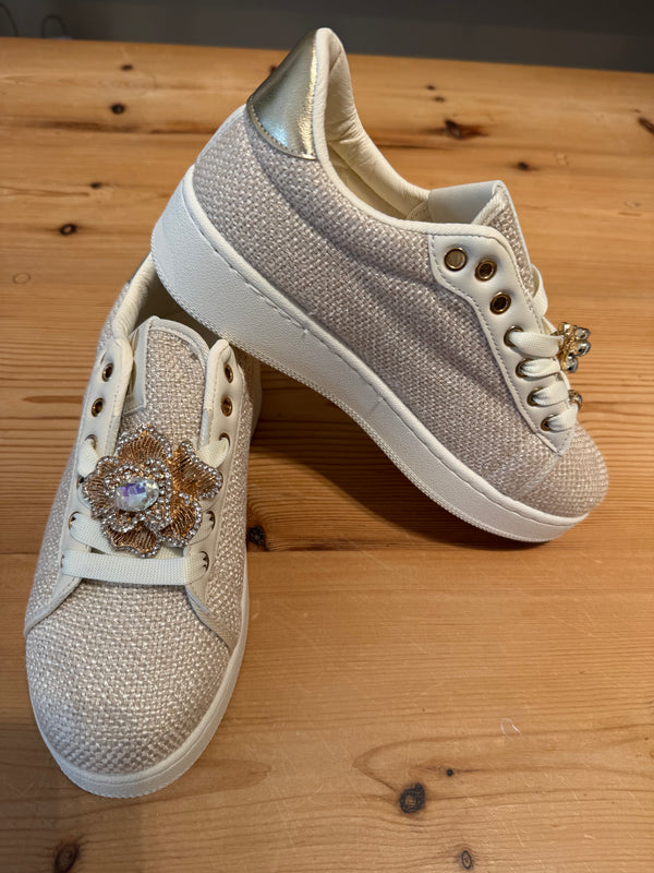 Sneaker roomwit strass bloem