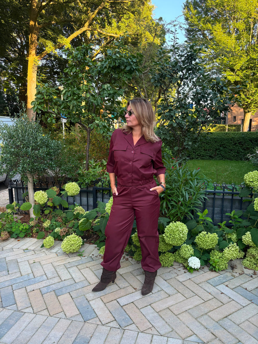 Suit bordeaux